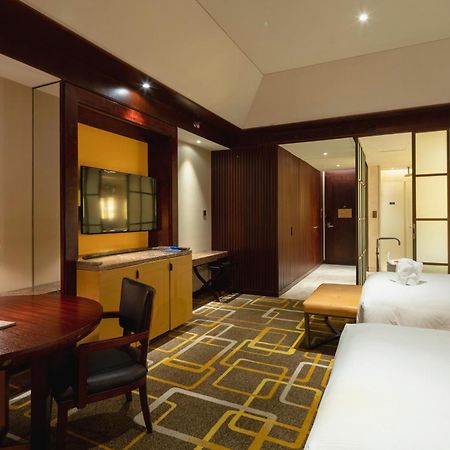 Hilton Qingdao Golden Beach - Beer Halls Buitenkant foto