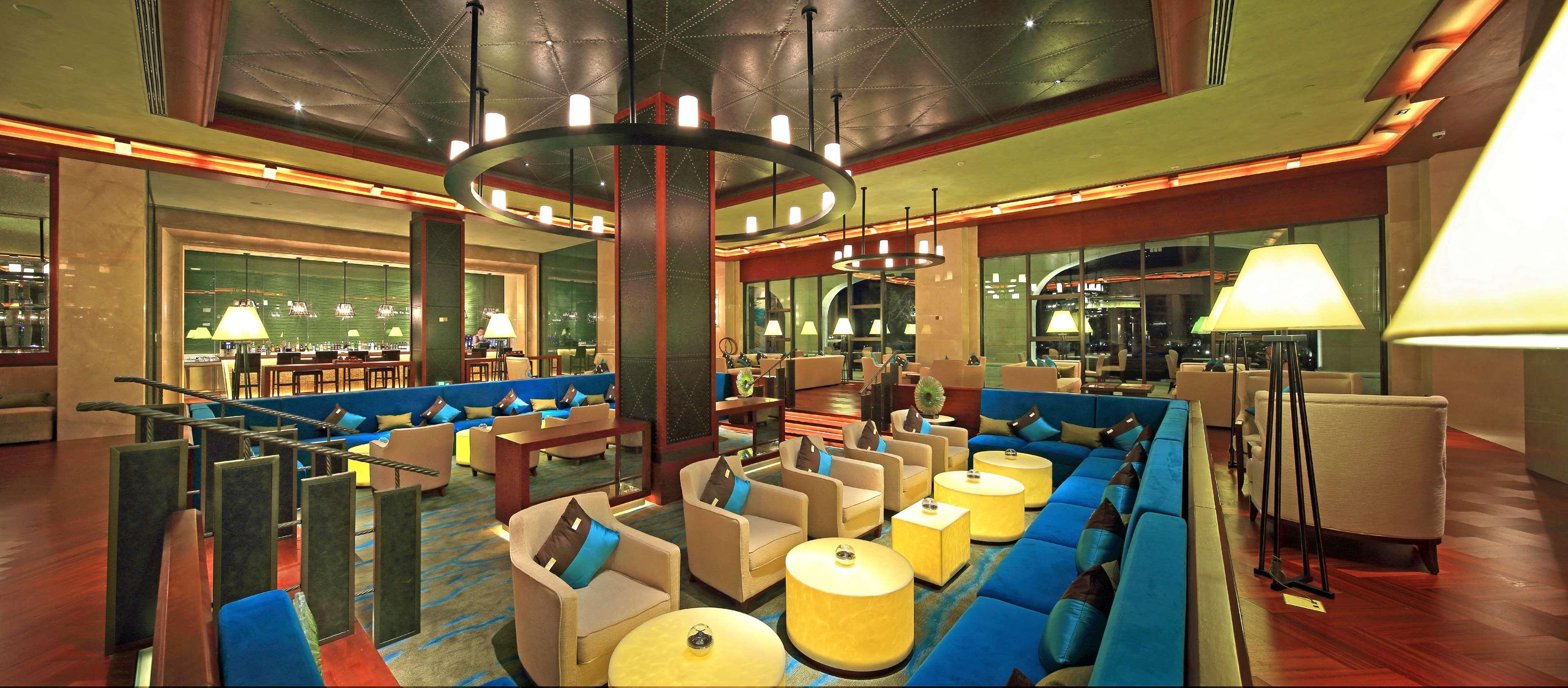 Hilton Qingdao Golden Beach - Beer Halls Buitenkant foto