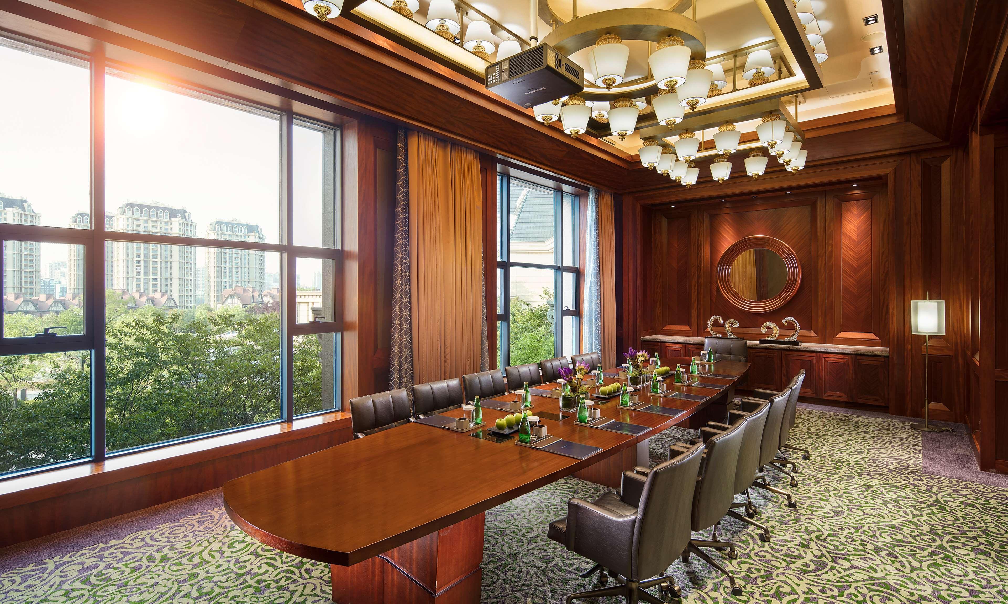 Hilton Qingdao Golden Beach - Beer Halls Buitenkant foto