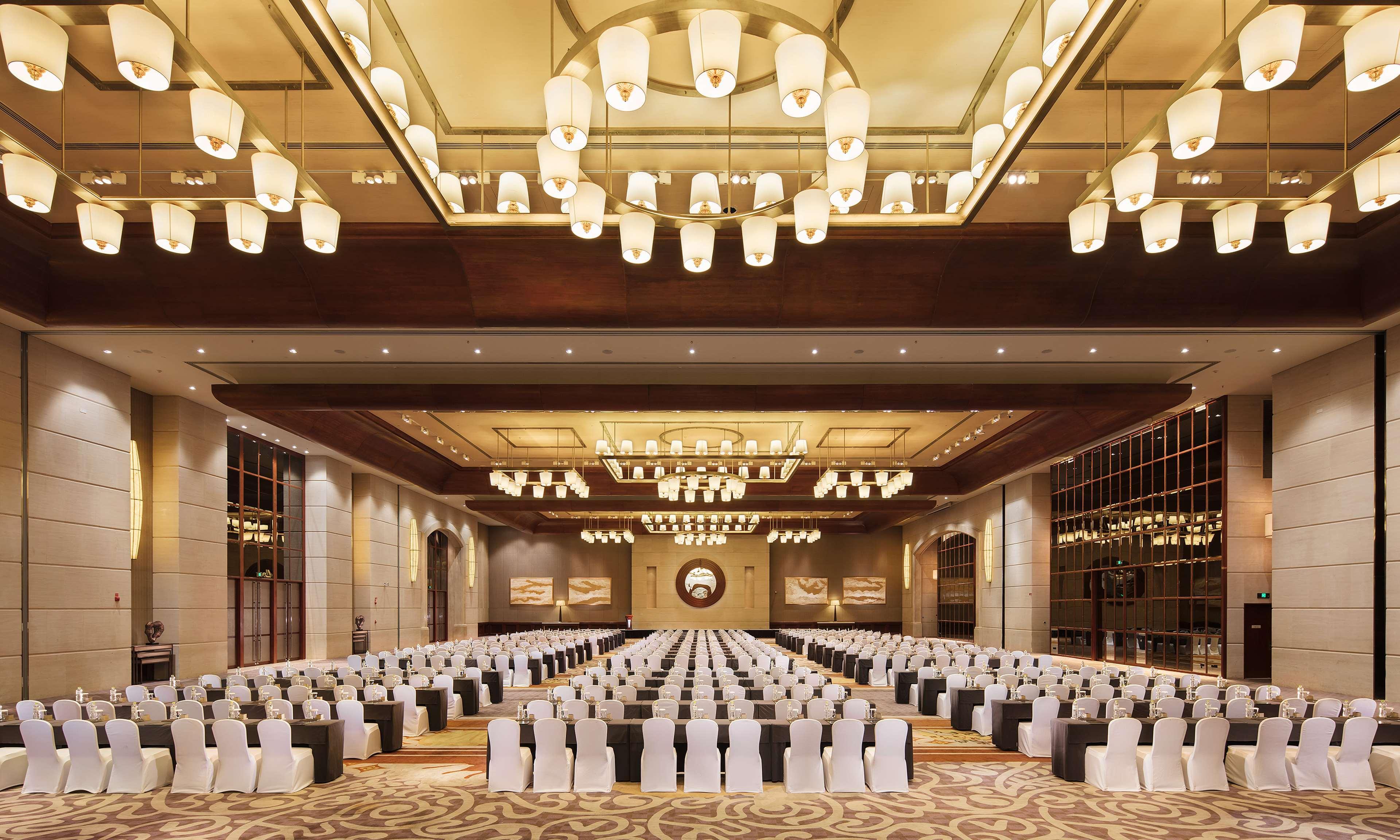 Hilton Qingdao Golden Beach - Beer Halls Buitenkant foto