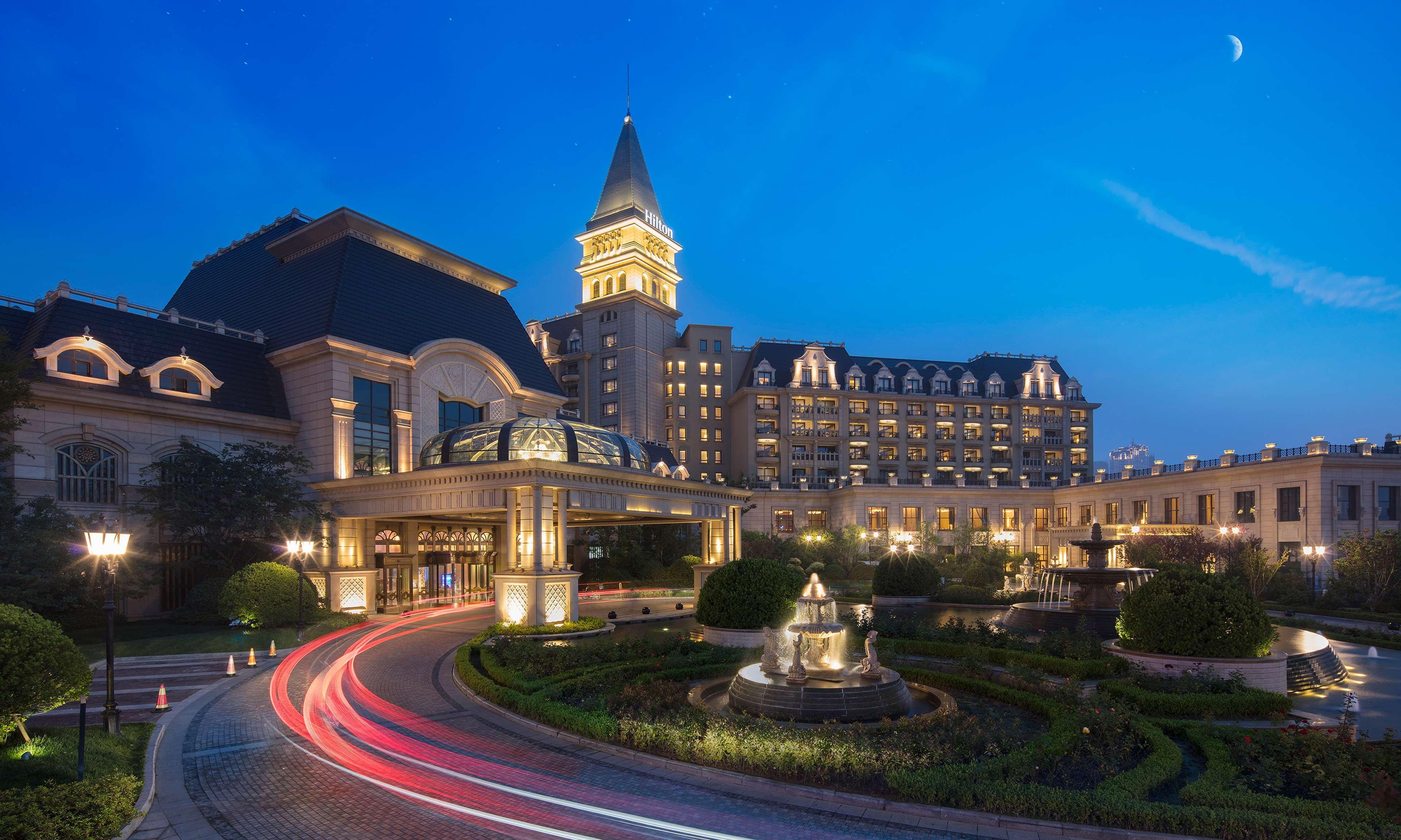 Hilton Qingdao Golden Beach - Beer Halls Buitenkant foto