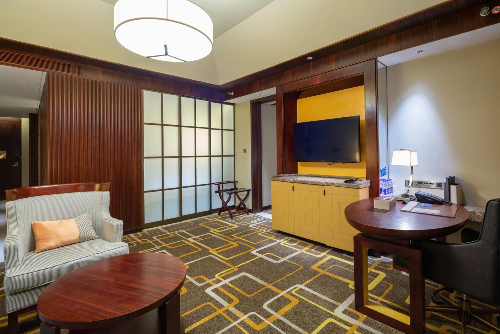 Hilton Qingdao Golden Beach - Beer Halls Buitenkant foto