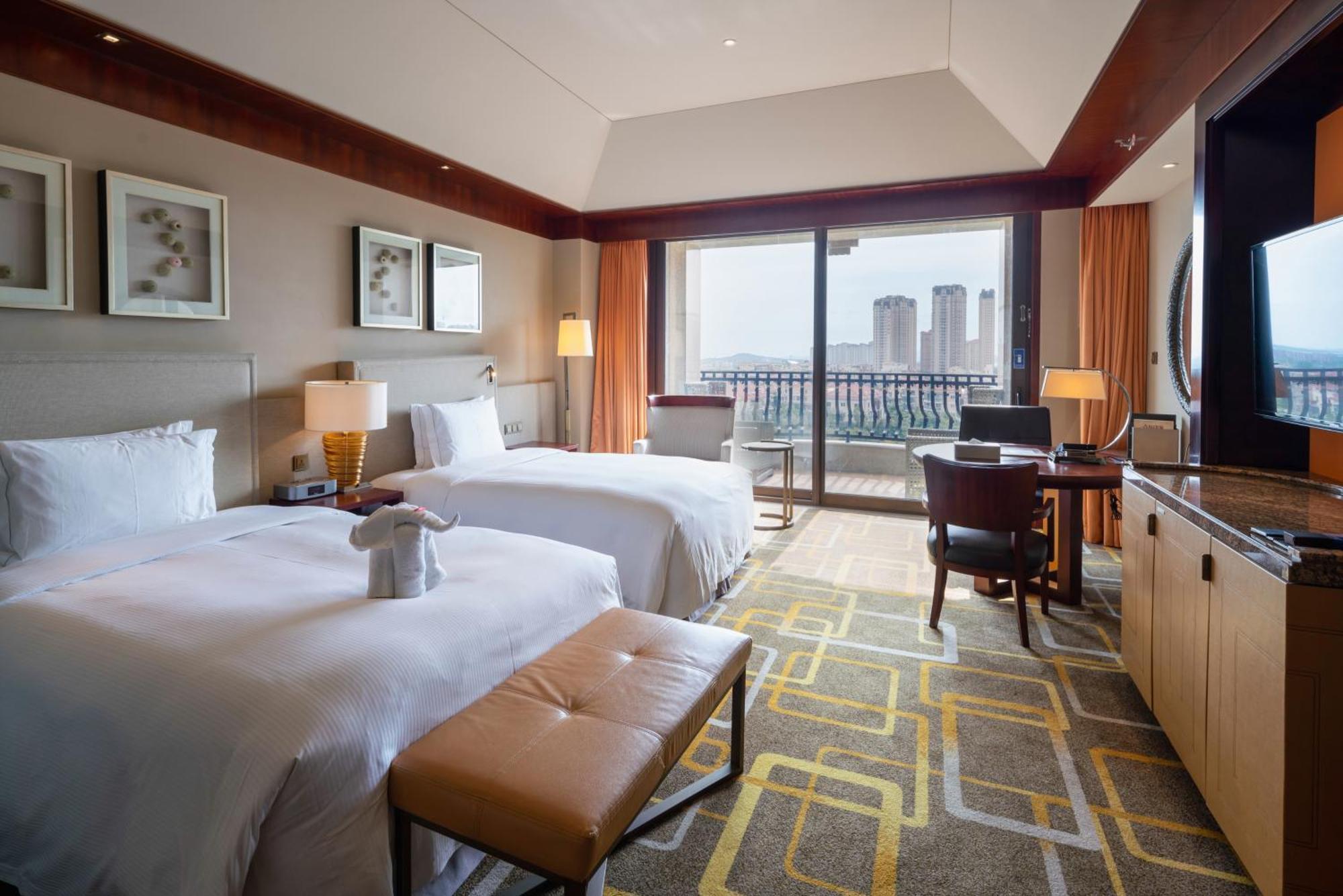 Hilton Qingdao Golden Beach - Beer Halls Buitenkant foto