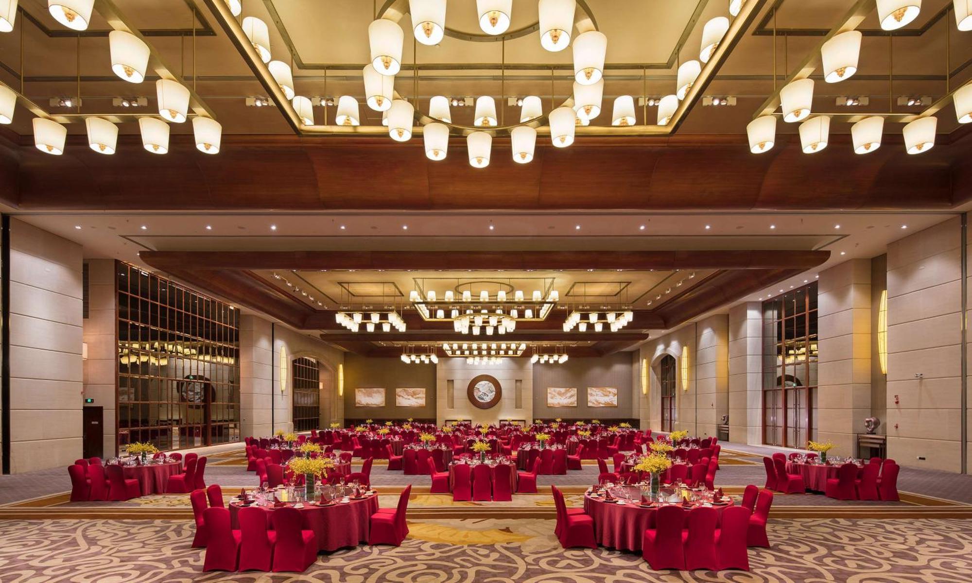 Hilton Qingdao Golden Beach - Beer Halls Buitenkant foto