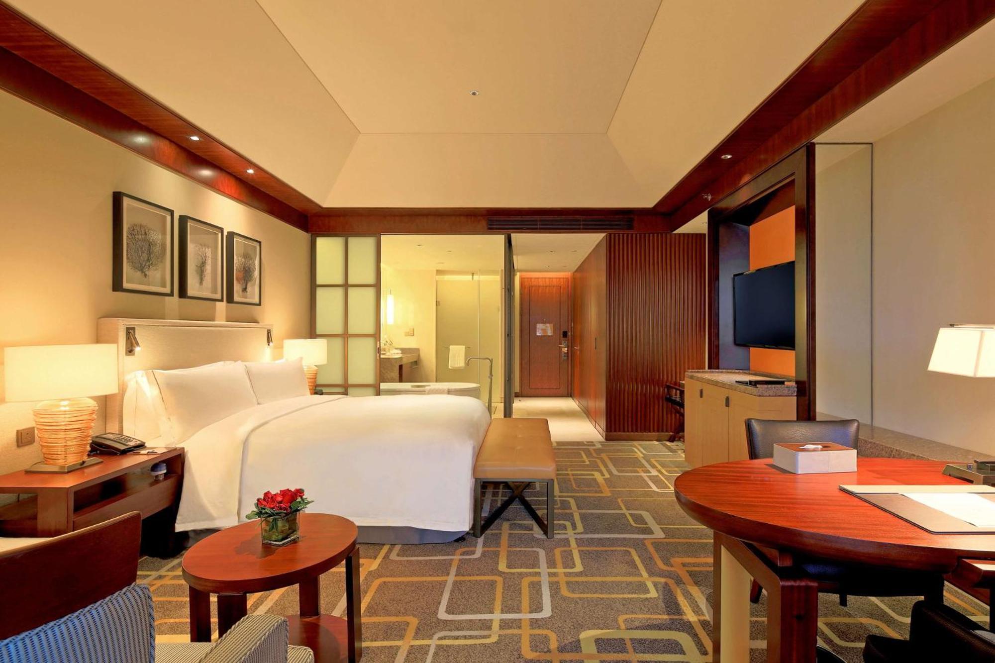 Hilton Qingdao Golden Beach - Beer Halls Buitenkant foto